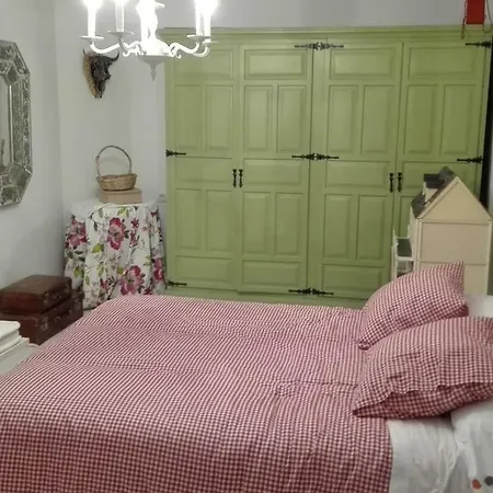 Alejada De Aglomeraciones